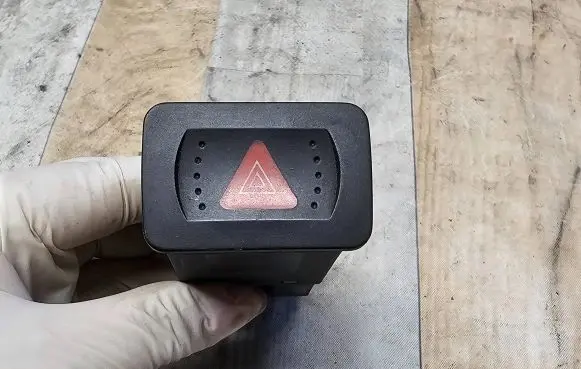 Volkswagen Golf IV Hazard light switch 108880 BNT60DDT