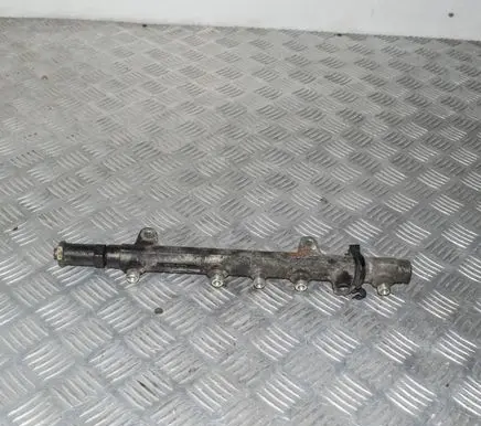 Renault Megane II Fuel main line pipe