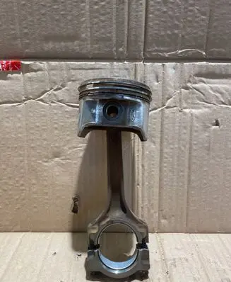 Ford Fiesta Piston with connecting rod 