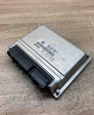 Volkswagen PASSAT B5 Engine control unit/module ECU 8D0907558G 0261204773