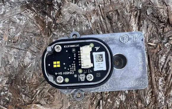 Volkswagen Tiguan LED ballast control module G143085