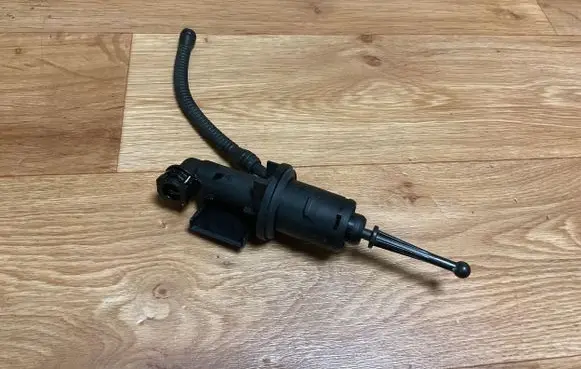 Volkswagen PASSAT B6 Clutch master cylinder 3C0721388C FTA13876