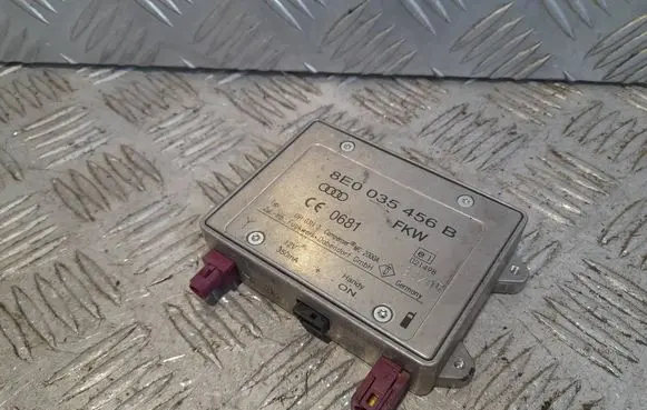 Audi A3 S3 8P Antenna control unit 8E0035456B