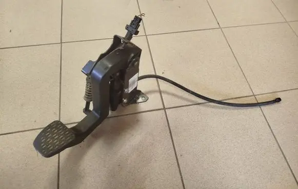 Mercedes-Benz Vito Viano W639 Clutch pedal A6392901201