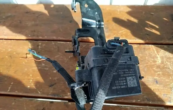 Peugeot 2008 II Alarm system siren 9842402580