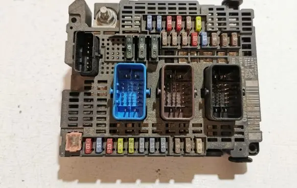 Peugeot 508 RXH Fuse box set 9807428480
