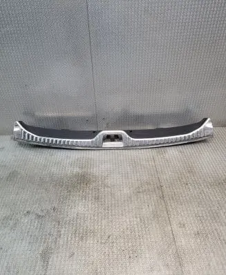 Trunk/boot sill cover protection