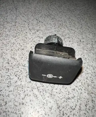 BMW X5 E70 12 V Socket (rear) 6904008 PA6GF30
