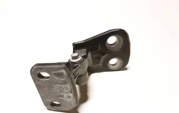 Land Rover Discovery 3 - LR3 Front door lower hinge BDB780082 AA8SA