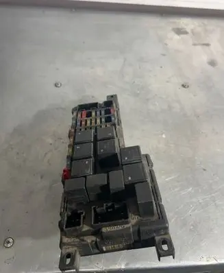 Volvo V70 Fuse module 8645364 000401660404 518323019