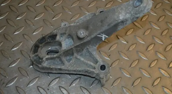 Mini Cooper Countryman R60 Engine mounting bracket 22516788663 6788663