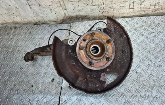 Land Rover Range Rover Sport L320 Front wheel hub RUB500130