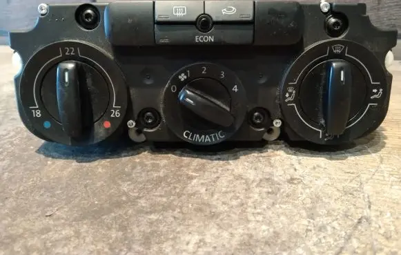 Volkswagen PASSAT B6 Climate control unit