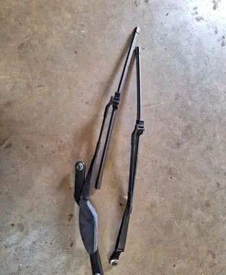 Mercedes-Benz S W220 Front wiper blade arm A2208201744