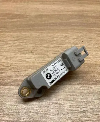 BMW 5 E60 E61 Airbag deployment crash/impact sensor 6911038 0285002064