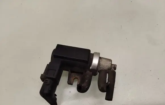 Volkswagen Transporter - Caravelle T5 Turbo solenoid valve 1J0906622B