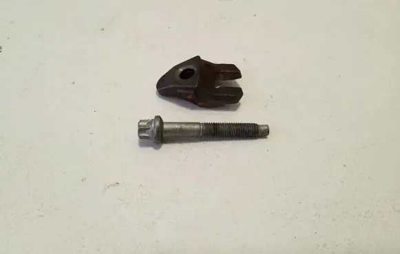 Volvo V40 Cross country Fuel Injector clamp holder