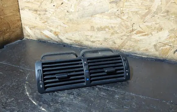 BMW 5 E39 Dashboard side air vent grill/cover trim 8361895 8370741 8363199