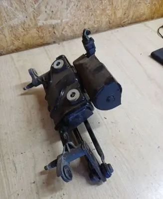 Volkswagen Fox Front wiper linkage and motor F006B20070 060614 0121831