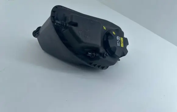 BMW 8 G16 Coolant expansion tank/reservoir 17138610657