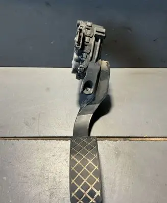 Volkswagen PASSAT B5.5 Accelerator throttle pedal 8D1721523J