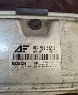 Seat Alhambra (Mk1) Engine control unit/module 06A906032GT 26SA8146 0261207354