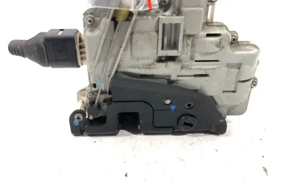 Audi A4 S4 B8 8K Rear door lock 8K0839016