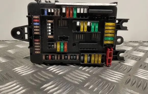 BMW 3 F30 F35 F31 Fuse module 9389070