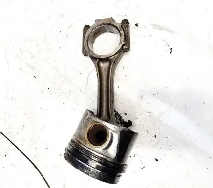 Mitsubishi Outlander Piston with connecting rod