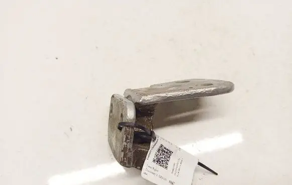 Land Rover Discovery 3 - LR3 Rear door lower hinge 