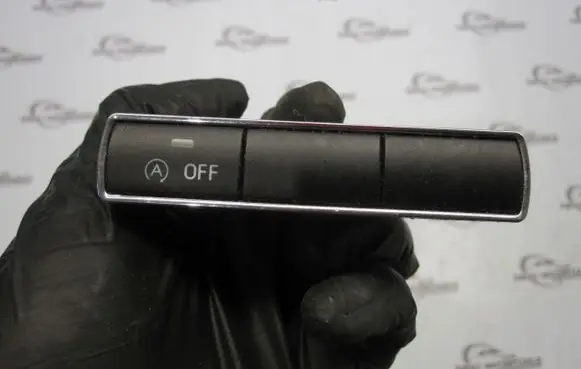 Ford Fiesta Tailgate/trunk/boot open switch 11B573