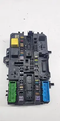 Opel Zafira B Fuse module 13206759 5DK00866952