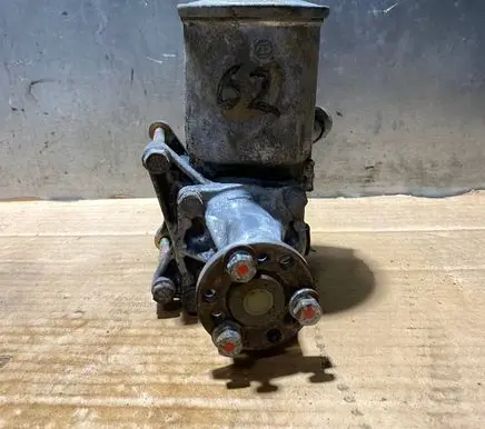 Mercedes-Benz 190 W201 Power steering pump 2014601880 M102