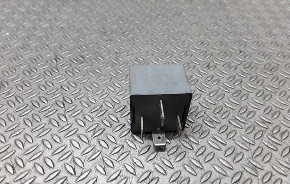 Volkswagen Touareg I Horn buzzer relay 141951253B