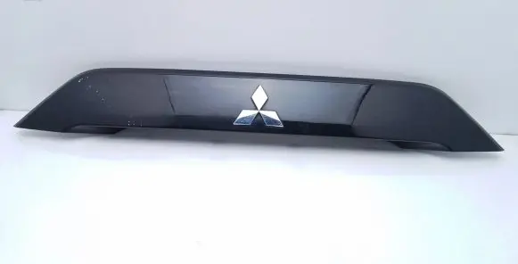 Trunk door license plate light bar