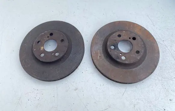 Toyota Avensis T220 Front brake disc