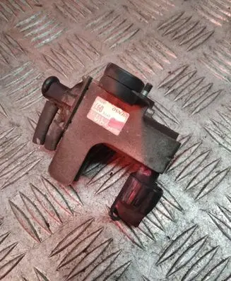 Toyota Yaris Vacuum valve 2581933030