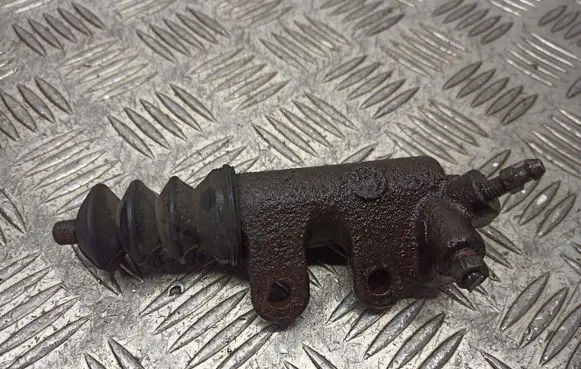 Toyota Corolla E120 E130 Clutch slave cylinder 