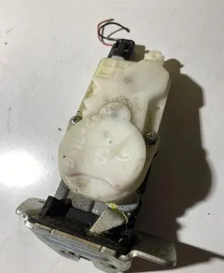 Loading door lock