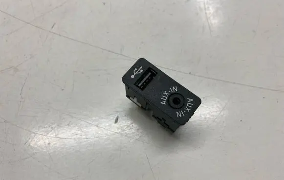 BMW 4 F32 F33 AUX in-socket connector 9229246