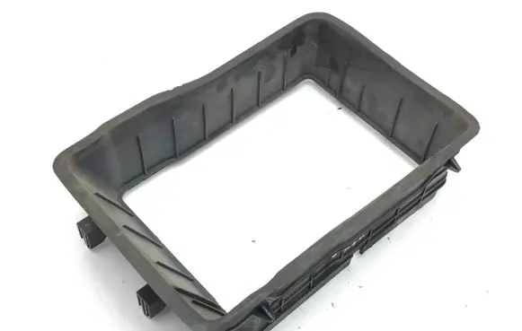 Renault Megane IV Intercooler air channel guide 215586371R