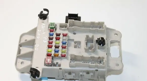 Toyota RAV 4 (XA20) Fuse module