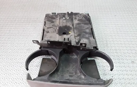 Cup holder front