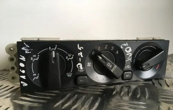 Mitsubishi Space Wagon Climate control unit MR398656 E32PB393