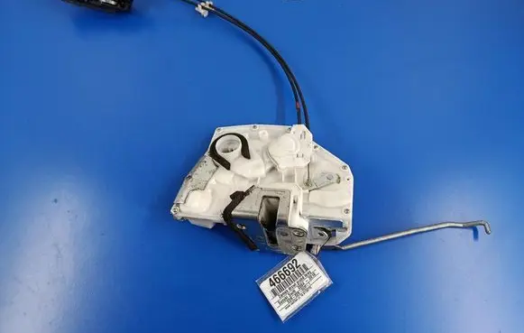 Suzuki Swift I Front door lock