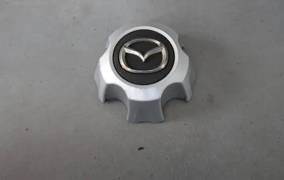 Mazda CX-5 R12 wheel hub/cap/trim KD4537190