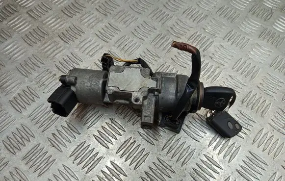 Toyota Avensis T250 Ignition lock N0501517