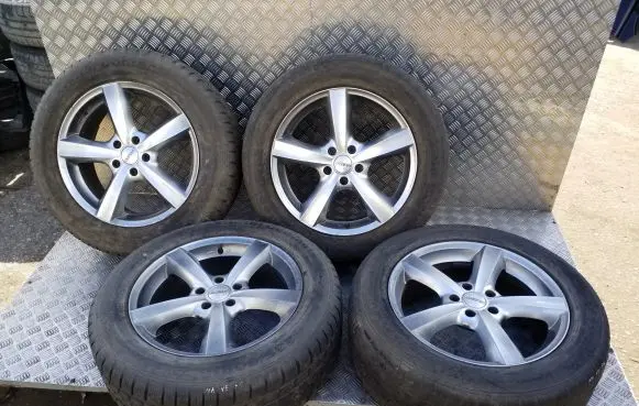 Ford Maverick R18 alloy rim 