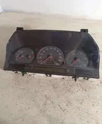 Volvo S70 V70 V70 XC Speedometer (instrument cluster) 9451530