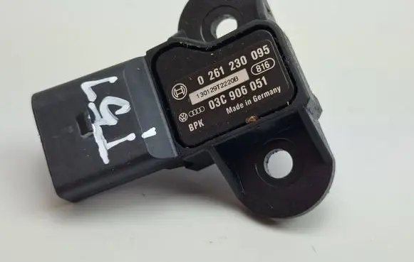 Volkswagen Golf V Air pressure sensor 03C906051 0261230095 130129T2220B
